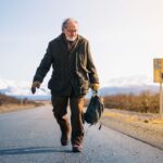 A los 81 años recorre la Ruta 40 a dedo: «El invierno es la única época en que me animo»