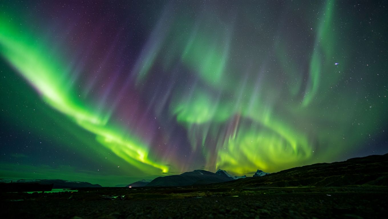 Es oficial: las auroras australes volvieron a teñir el cielo de Ushuaia y las fotos son increíbles