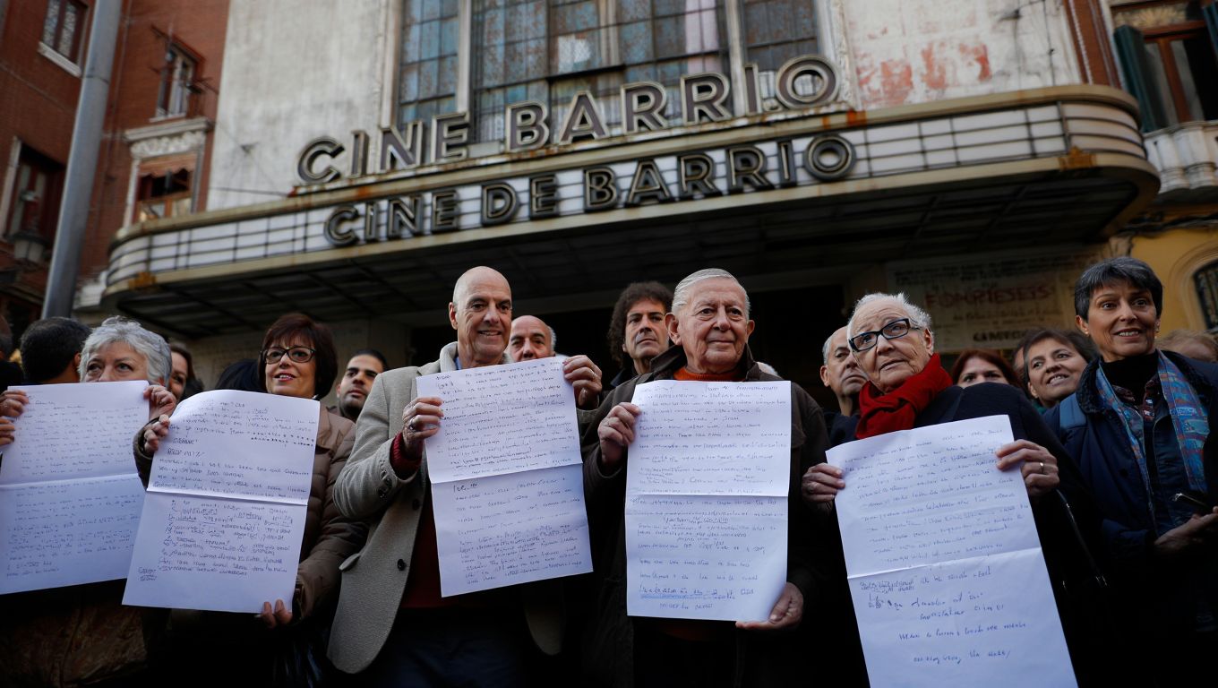 Recogen miles de firmas para salvar este histórico cine de barrio de Madrid amenazado de cierre
