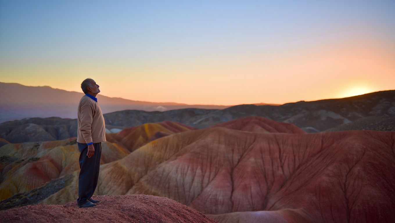 A los 83 años subió a los cerros de Purmamarca al amanecer: «Nunca vi tantos colores juntos»