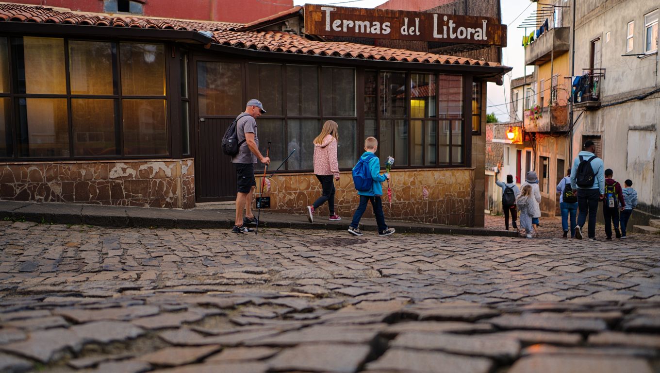 Cada vez más viajeros eligen Colón para vivir cerca de las termas del litoral