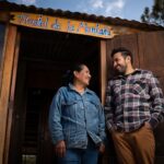 Dejaron la oficina para abrir un hostel en El Bolsón y hoy viven de la montaña
