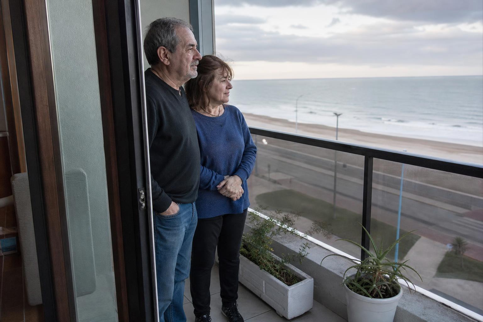 «La casa había quedado enorme para dos»: después de 35 años en Quilmes Carlos y Susana la vendieron para mudarse a un dos ambientes frente al mar en Necochea