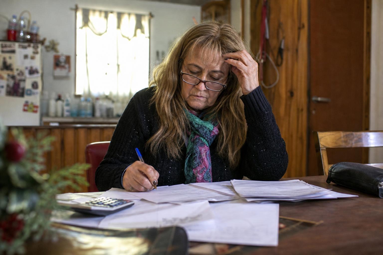 «Pago el monotributo pero sigo sin saber cuánto me va a quedar»: a los 61 años Mónica hace cuentas en Morón antes de jubilarse