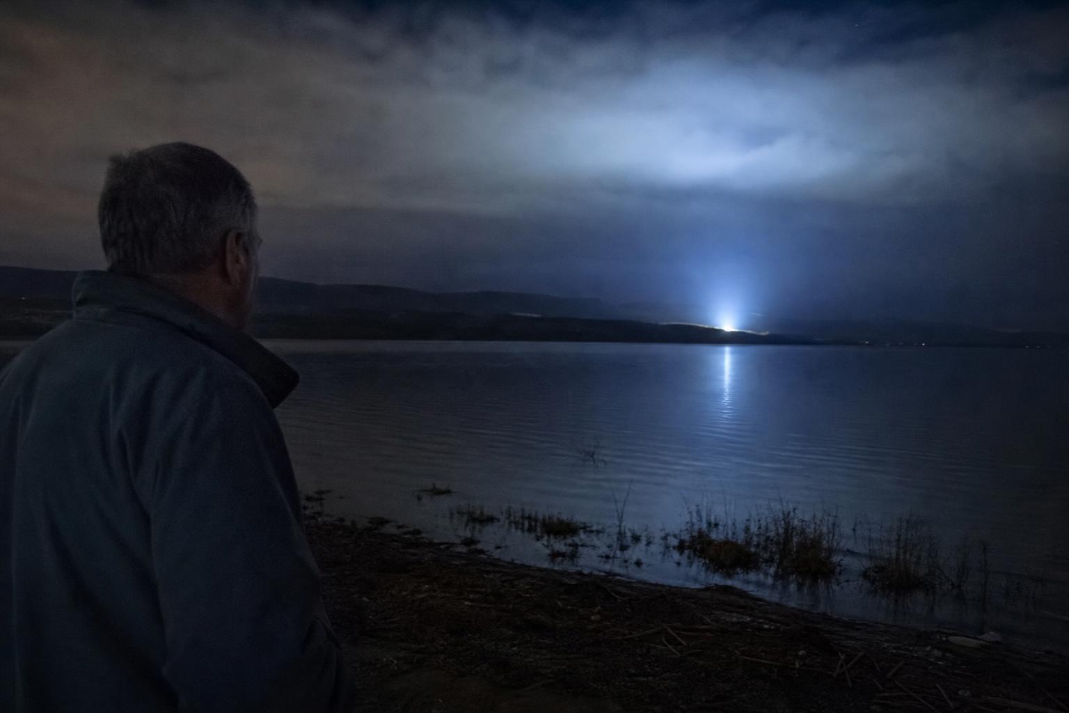 Una luz que aparece cada noche sobre la misma laguna desconcierta a los astrónomos